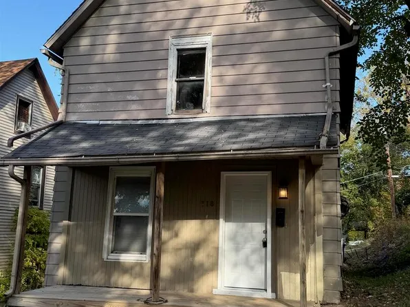 718 22nd St #A, Moline, IL 61265