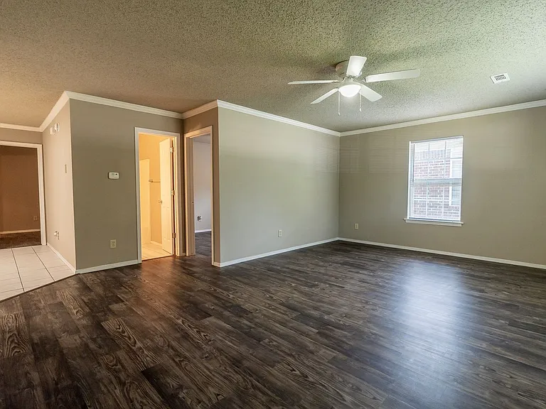 572 S Dockery Ln — Photo 3