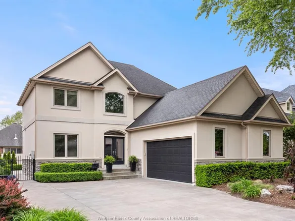 2105 Washington Blvd, Lasalle, ON N9H 1Y5