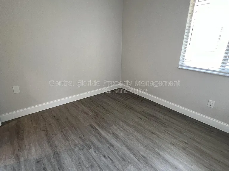916 Robinhood Ct — Photo 13