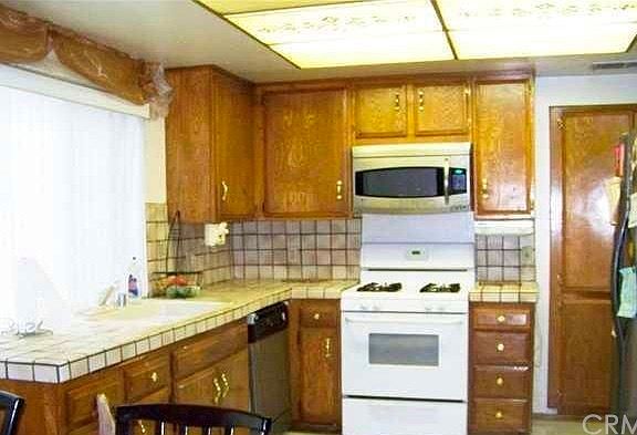 4th image of 20932 Wilder Ave