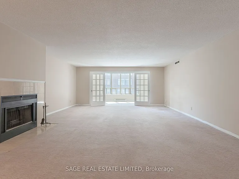 25 George St S #302 — Photo 2