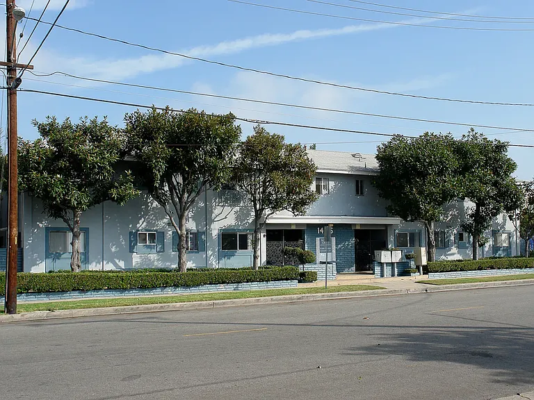 Mardi Gras for 1475, Palmyra Avenue Orange, CA 92868 | Palmyra Apartments for 1511-1519 Palmyra A... — Photo 2