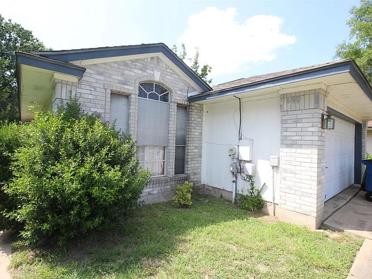 734 Latteridge Dr — Photo 2
