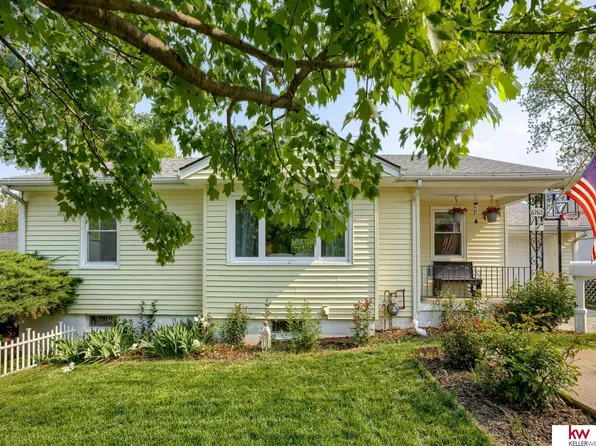 6762 Western Ave, Omaha, NE 68132