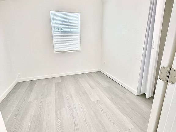 3rd image of 1313 39th St #1