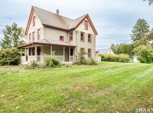 653 Vauxhall St Extension, Waterford, CT 06385