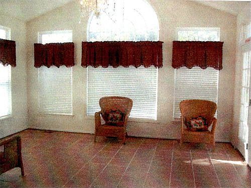 Breakfast/Sun Room with cathedral ceiling