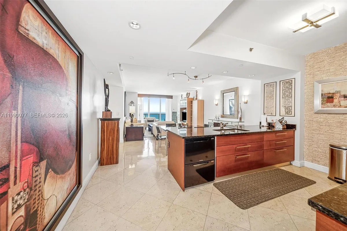 Building Photo - 1830 S Ocean Dr #3111