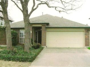 2201 Grove Dr, Round Rock, TX 78681