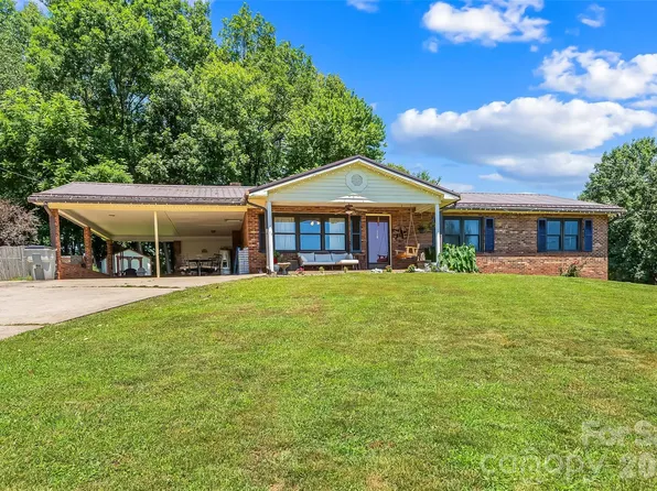 118 Hoover St NW, Lenoir, NC 28645