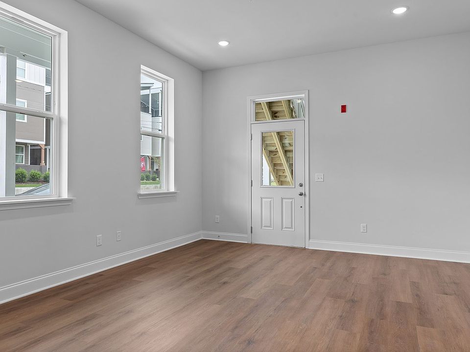 1st image of 2251 E 19th St #107