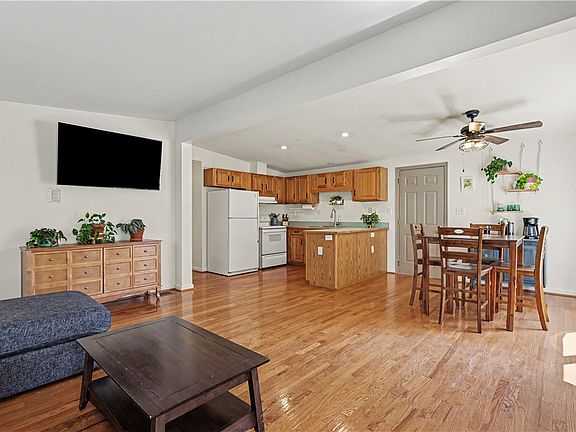 5th image of 98 Dewberry Dr