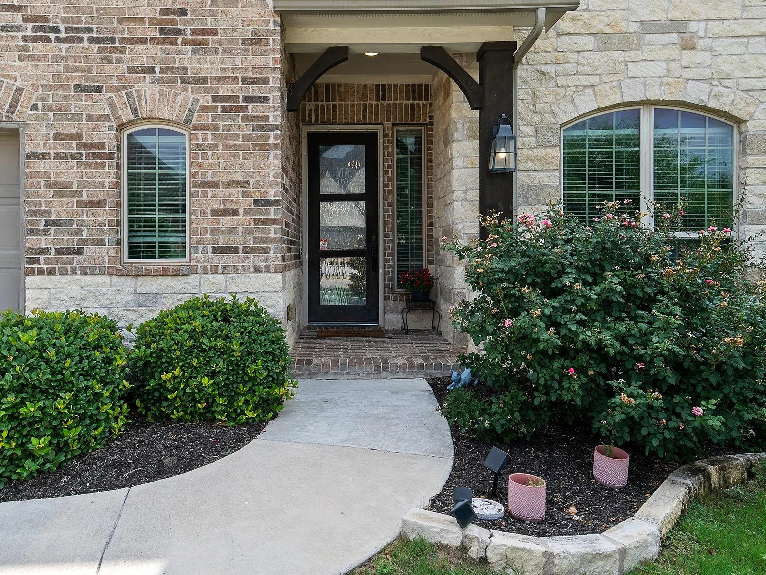 4 bed, 3.5 bath, 3427 sqft, $3,200 — Photo 3