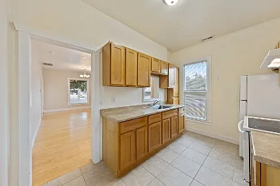 908 SE Shelton St — Photo 7