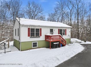 121 Saint Moritz Ct, Henryville, PA 18332