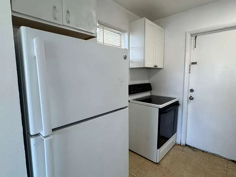 965 W 36th St #1 — Photo 5