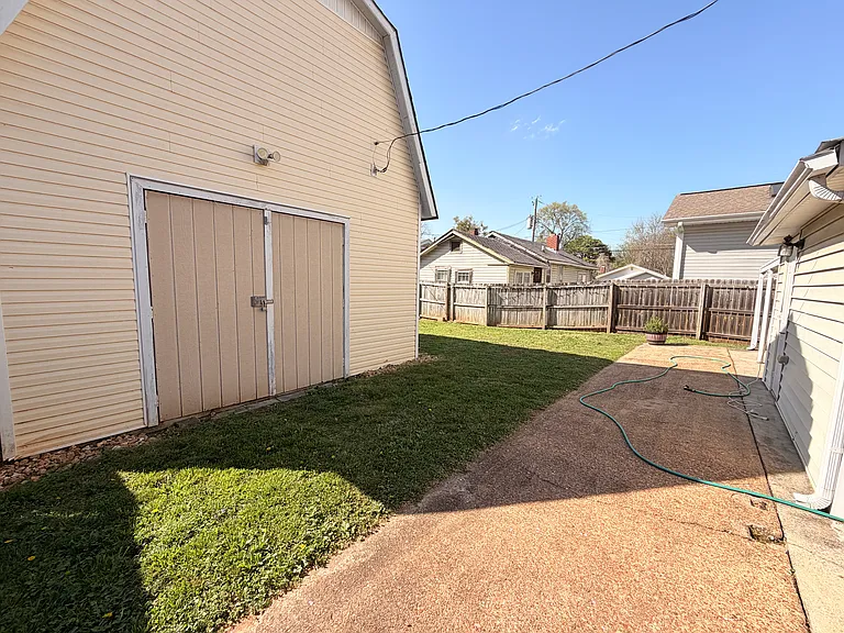 409 Dement St NE — Photo 34