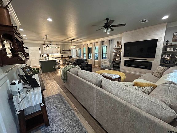 4th image of 18707 Tree Top Ln