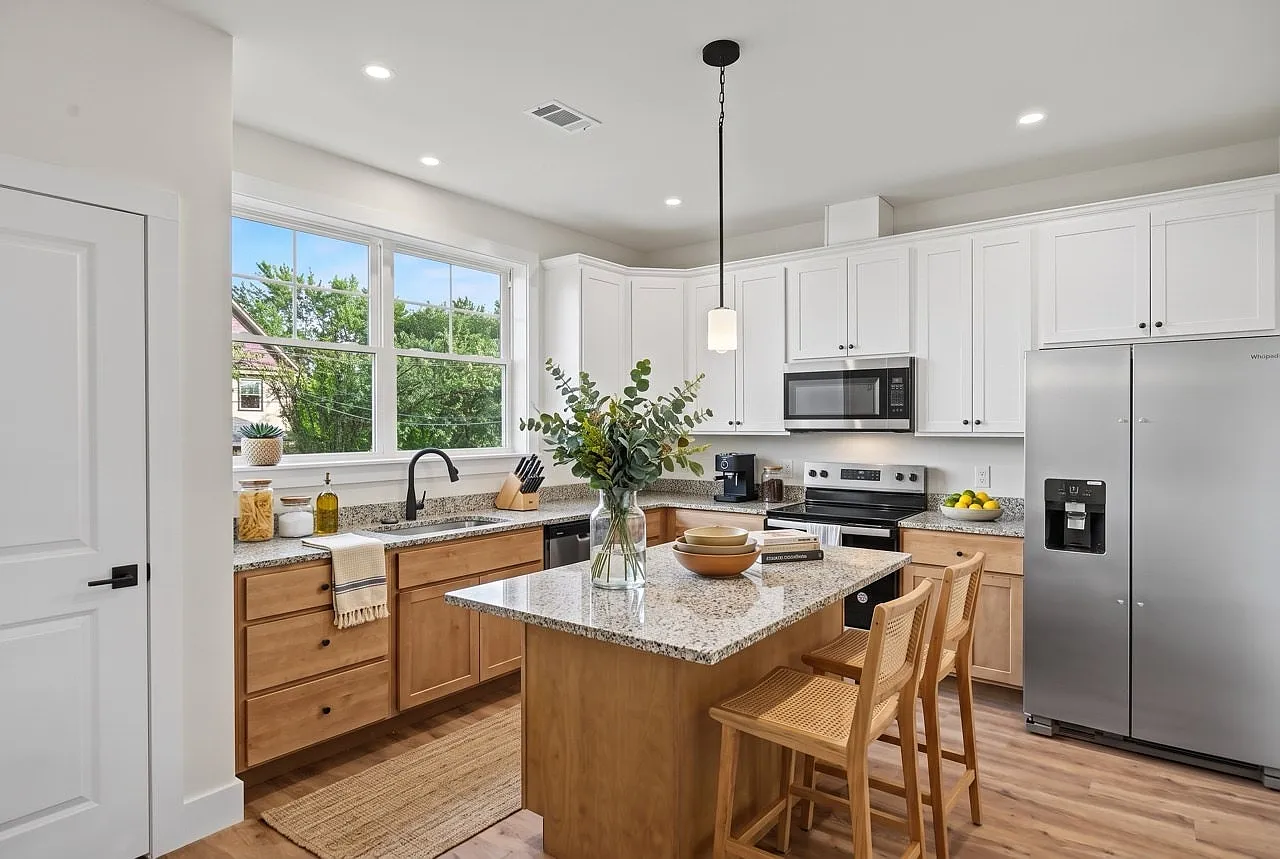 212 Hull Ave, Unit 201 — Photo 1