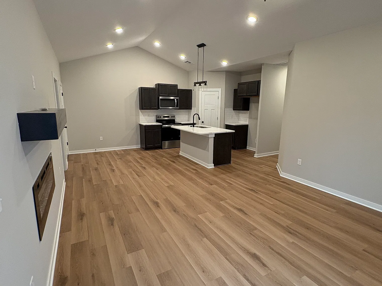 3 bed, 1186 sqft, $1,575 — Photo 3