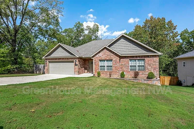 4 bed, 2.0 bath, 1793 sqft, $2,340 — Photo 2