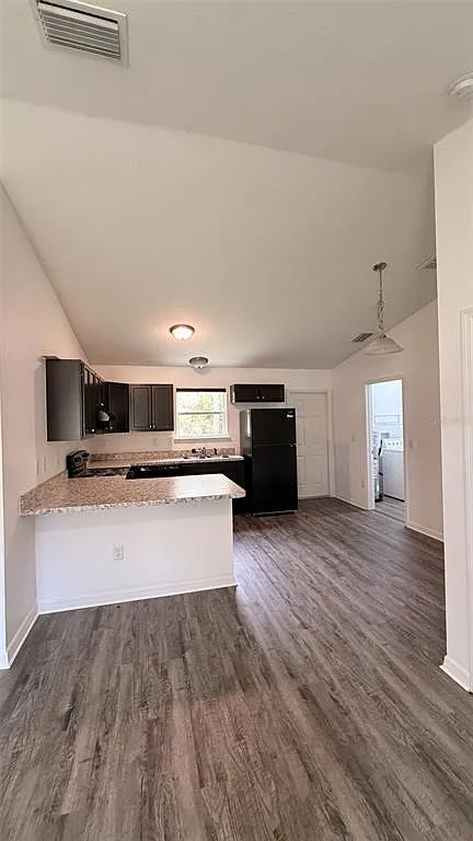 3 bed, 2.0 bath, 1014 sqft, $1,700 — Photo 2