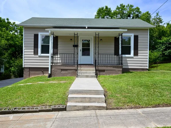 114 Schoolfield Dr, Danville, VA 24541