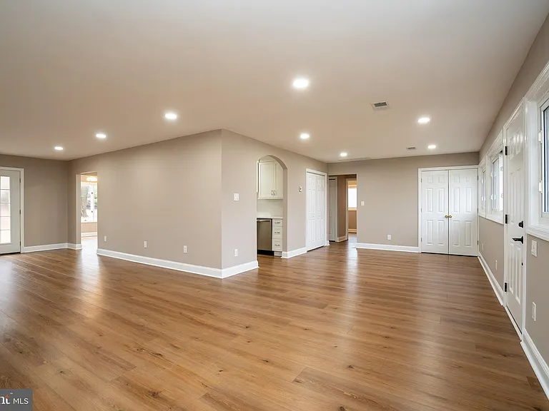 127 Kendall Rd — Photo 9