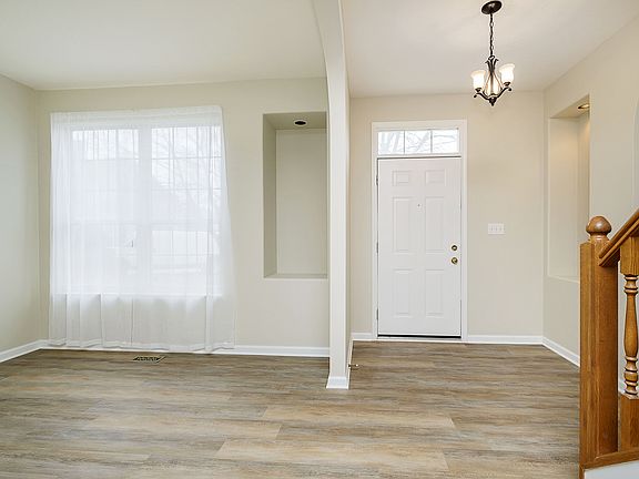 3rd image of 7998 Cobblesprings Dr