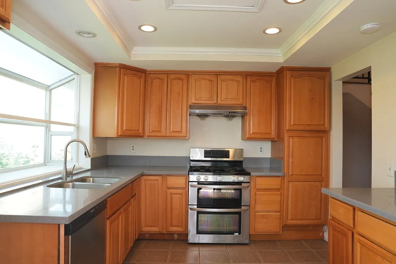 3 bed, 1584 sqft, $3,450 — Photo 2