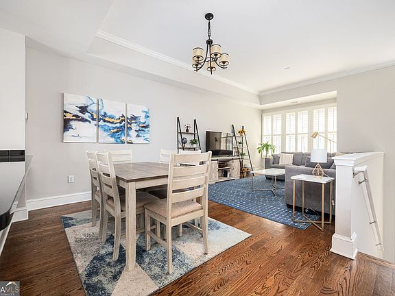 3rd image of 710 Cosmopolitan Dr NE