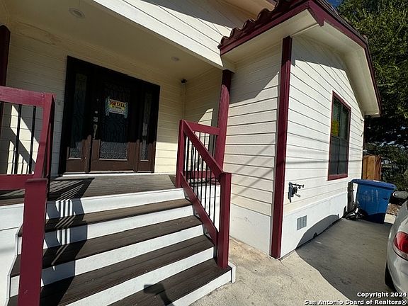 2nd image of 611 S SAN DARIO AVE