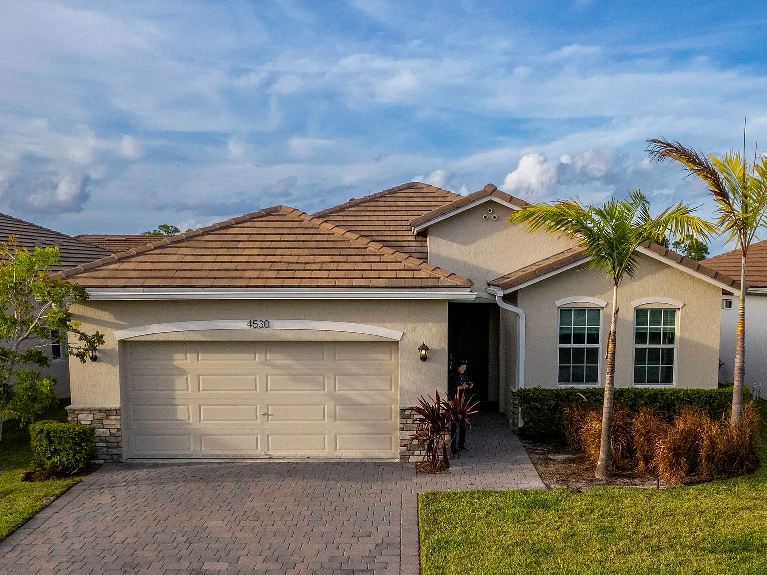 3 bed, 2.0 bath, 1636 sqft, $3,500 — Photo 3