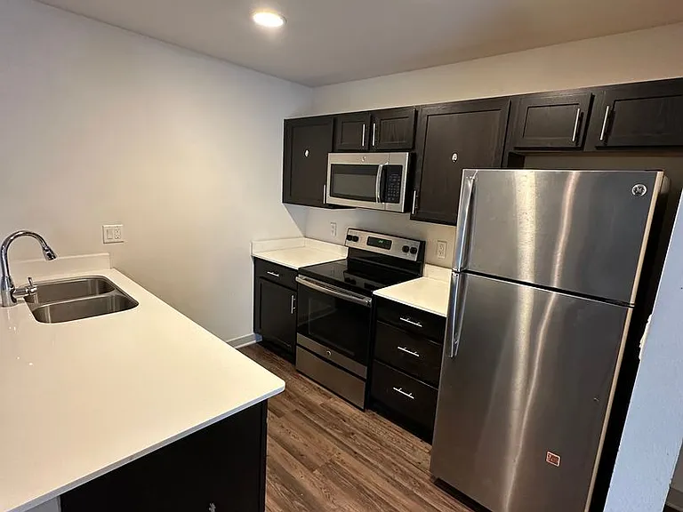 2106 Bennett Ave — Photo 5