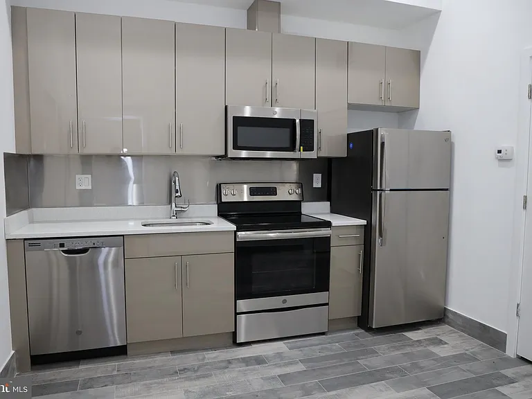 1231 Vine St #1 — Photo 3