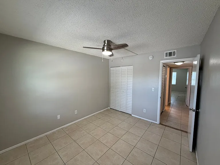 3322 Camelot Dr #C3 — Photo 4