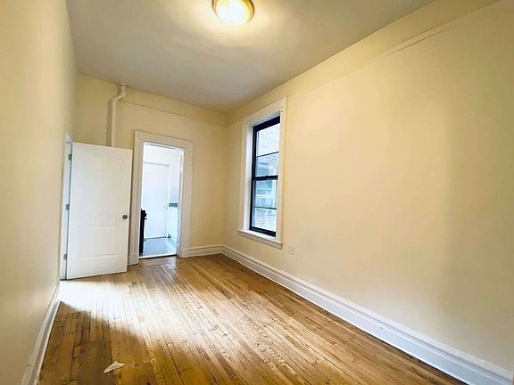 4th image of 136 W 71st St #3RR