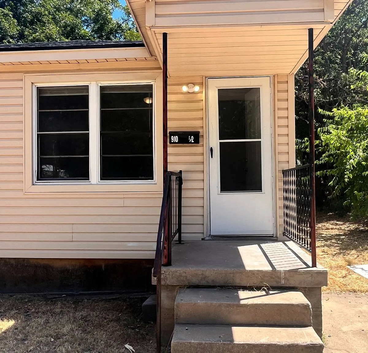1 bed, 1.0 bath, $800 — Photo 1