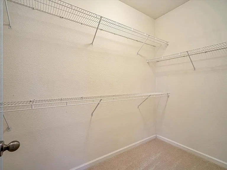 102 Bouquet Cir — Photo 4