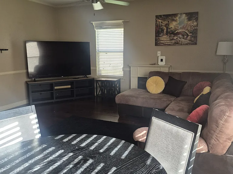 5107 Chesterfield Pl — Photo 2