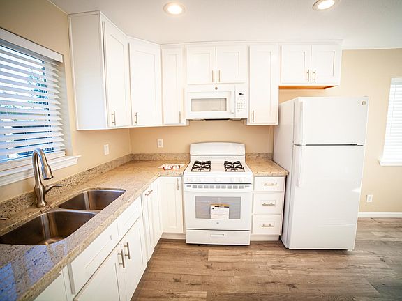 3rd image of 36 El Campo Dr