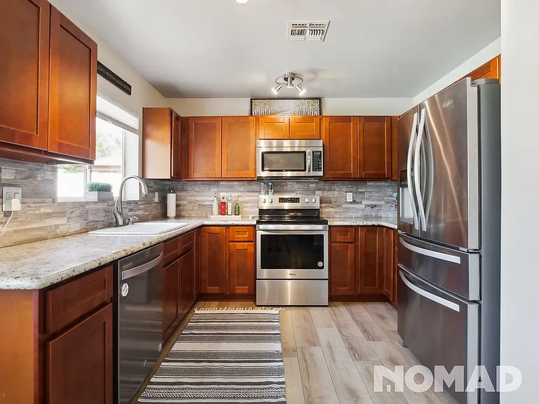 1303 E Washington Ave — Photo 14