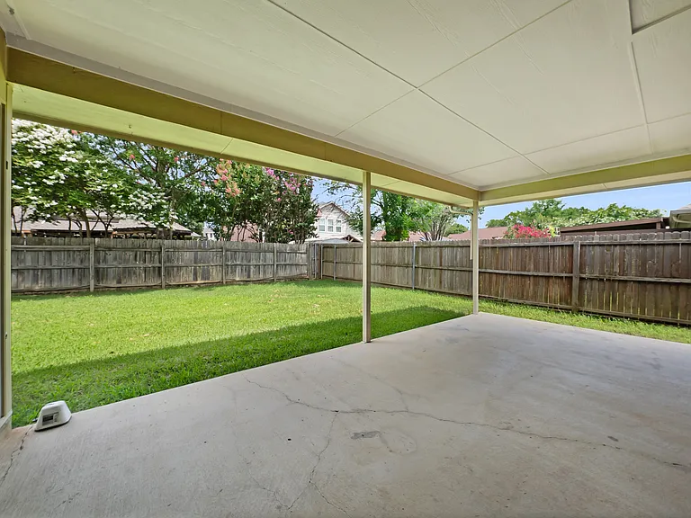 2910 Chisolm Trl — Photo 23