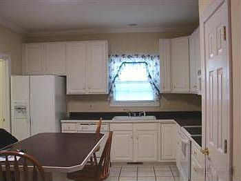 3rd image of 210 Robert St