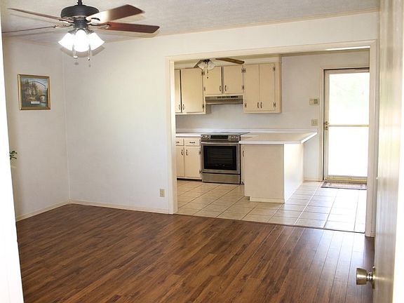 3rd image of 3715 Memorial Dr