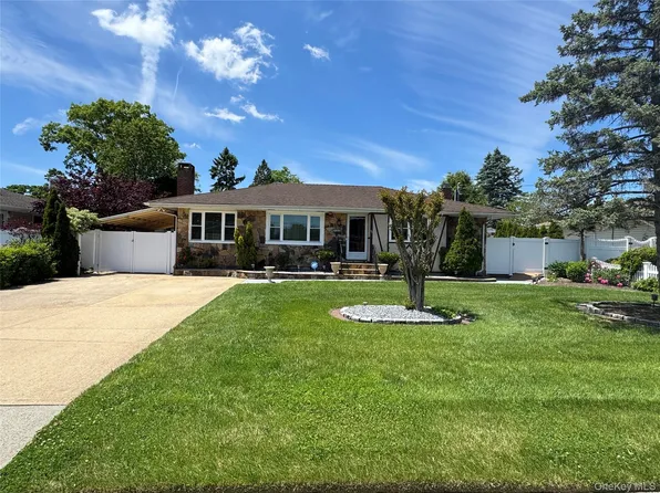 98 W 8th Street, Deer Park, NY 11729