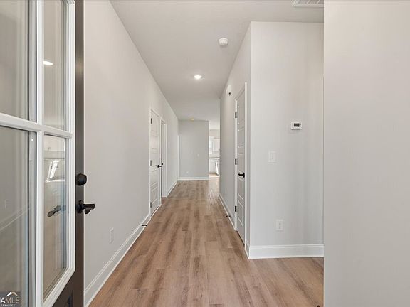4th image of 180 Foxridge Ct