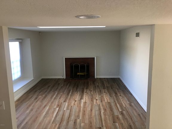 3rd image of 3794 W Holloway St