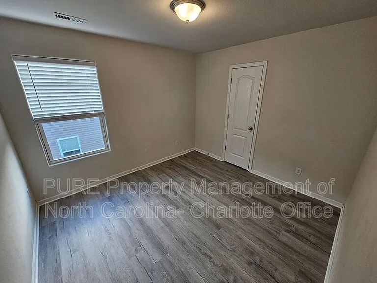 7015 Amberly Hills Rd — Photo 20
